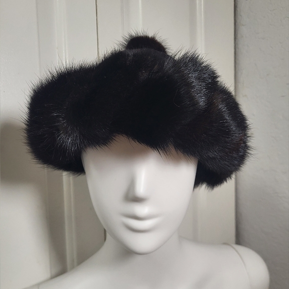 Elegant Black Fur-Trimmed Women's Hat - Picture 2 of 5